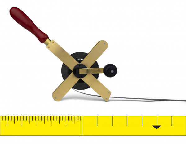 Weiss Messband aus Stahl auf Messing-Kreuzrahmen - Gelb lackiert