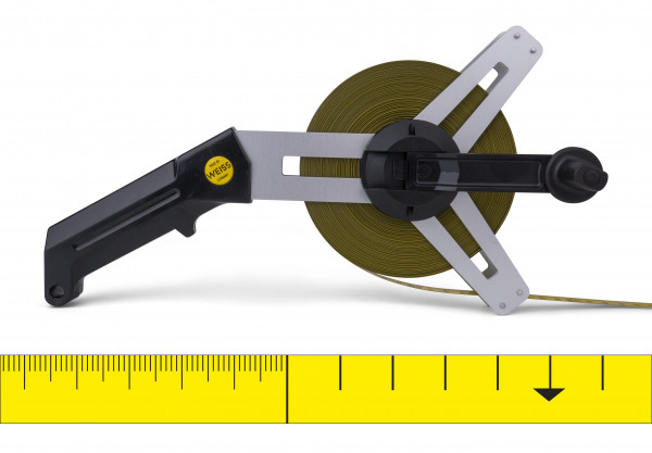 Weiss Messband aus Glasfaser auf Alu-Dreieck-Schrägrahmen - 16 mm