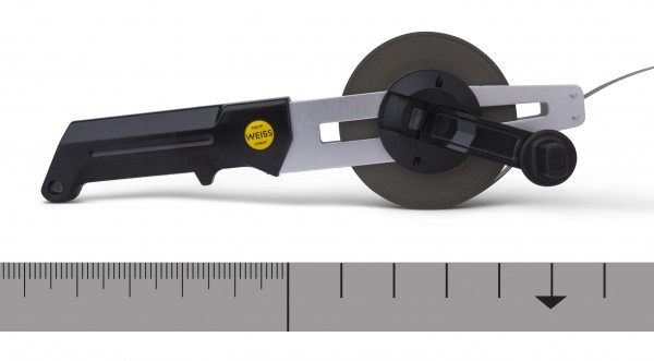 Weiss Messband aus STEWE-NOX auf Alurahmen